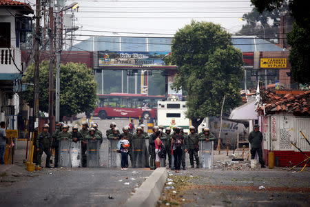 Venezuelan National Guards block the road towards the Francisco de Paula Santander cross border bridge between Venezuela and Colombia, in Urena, Venezuela February 24, 2019. REUTERS/Andres Martinez Casares