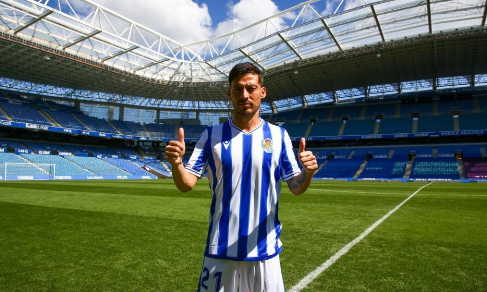 David Silva is unveiled by Real Sociedad.