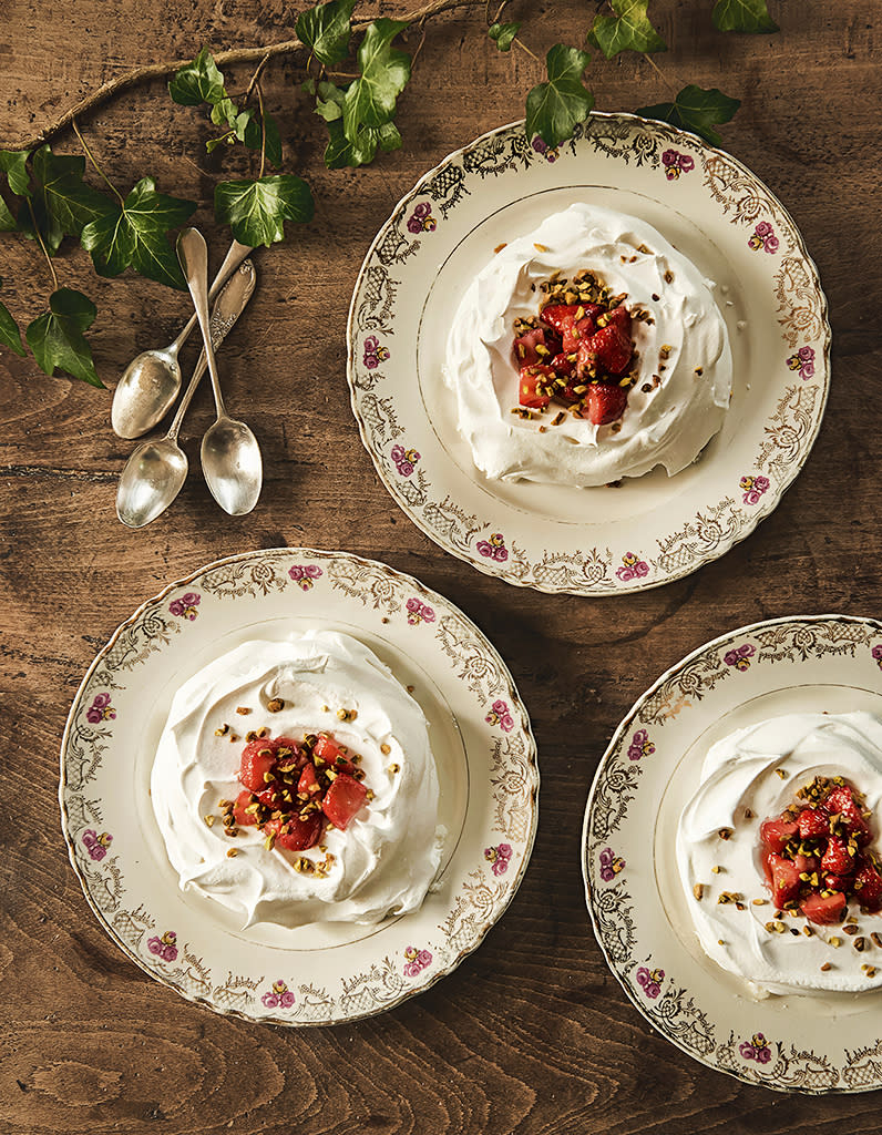 Pavlova aux fraises et pistaches