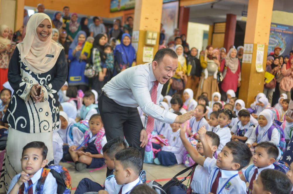 Education Minister Maszlee Malik greets Year One students as they start their new school term at Sekolah Kebangsaan Setiawangsa in Kuala Lumpur January 2, 2020. — Picture by Shafwan Zaidon