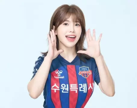 樂天桃猿棒球隊女團長「壯壯」轉戰南韓足球。圖/取自壯壯臉書