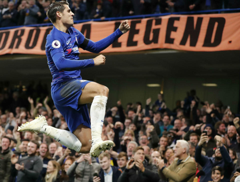 Álvaro Morata y otros 36 españoles juegan actualmente en Inglaterra. (Foto: Frank Augstein / Reuters).