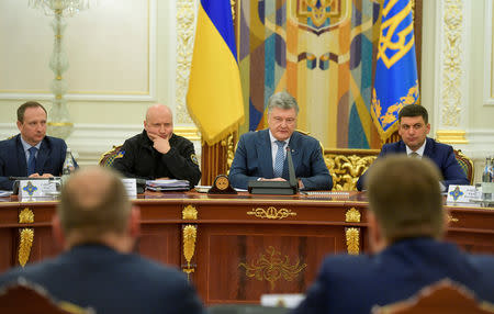 Ukrainian President Petro Poroshenko (2nd R) chairs a meeting with members of the National Security and Defence Council in Kiev, Ukraine December 26, 2018. Mykola Lazarenko/Ukrainian Presidential Press Service/Handout via REUTERS