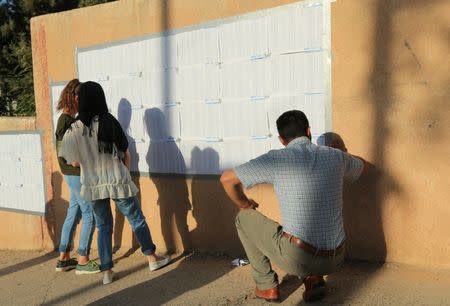 Kurdish people search for their names at a polling station, during parliamentary elections in the semi-autonomous region in Duhok, Iraq September 30, 2018. REUTERS/Ari Jalal
