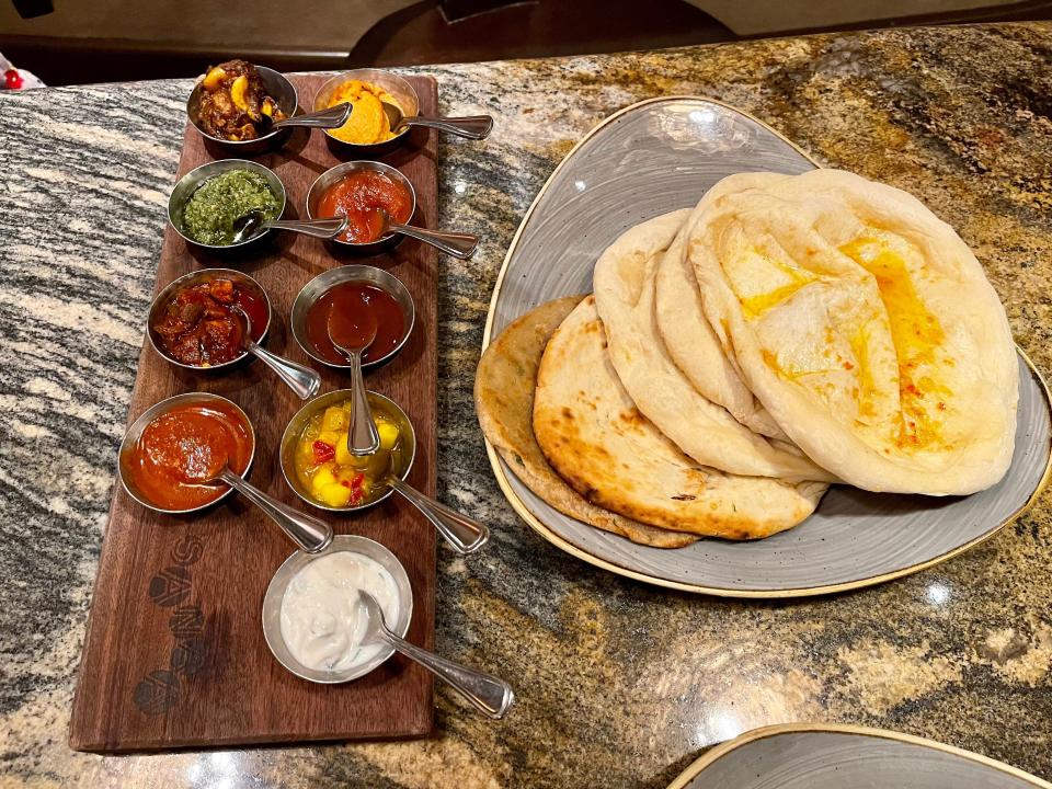 the bread and dips that come with the sanaa bread service