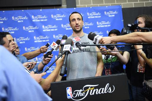 Manu Ginobili of the San Antonio Spurs speaks during a media availability at the Spurs Practice Facility in San Antonio, Texas, June 7, 2014. The Spurs defeated the Heat 110-95 in Game 1 of the NBA Finals on June 5. NBA Finals Game 2 will take place in San Antonio on June 8. AFP PHOTO / Robyn Beck (AFP/Archivos | Robyn Beck )