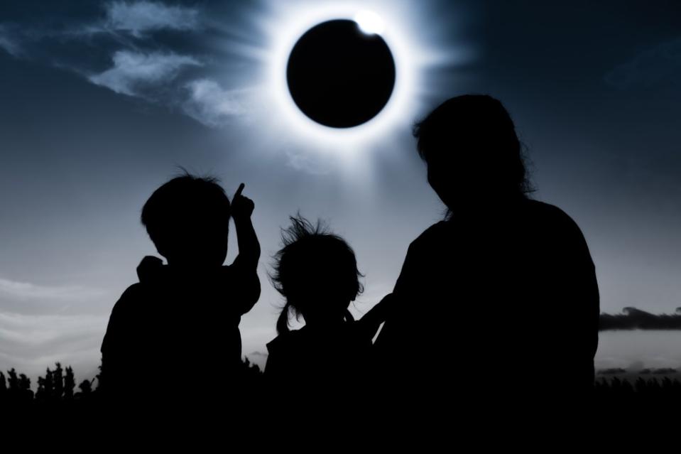 During totality, the sky will be dark as dusk. kdshutterman – stock.adobe.com
