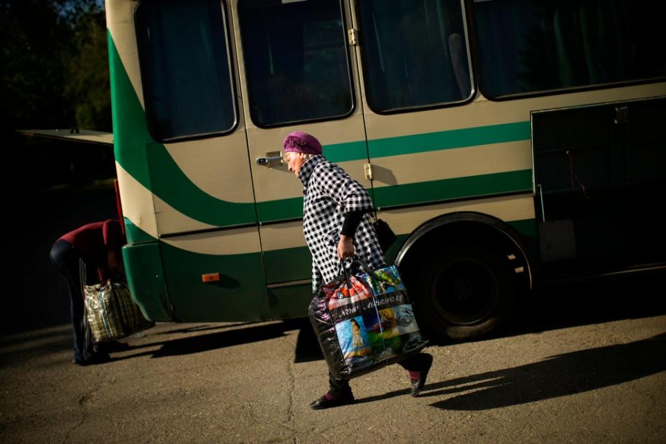 People are fleeing the Donbas as heavy fighting continues in eastern Ukraine (AP Photo/Francisco Seco) (AP)