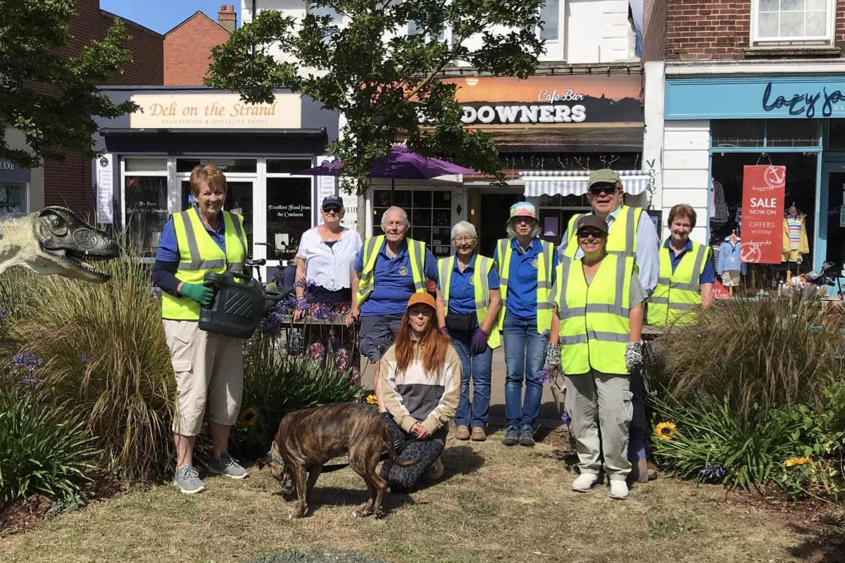 Exmouth in Bloom outside Sundowners <i>(Image: Exmouth in Bloom)</i>