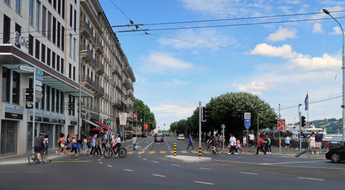 Genf, Schweiz – 6. Juni: Ein Blick auf die Stadt, während Bürger und Touristen am 6. Juni 2022 einen sonnigen Tag in Genf, Schweiz, genießen. / Bildnachweis: Omer Faruk Yildiz / Anadolu Agency via Getty Images