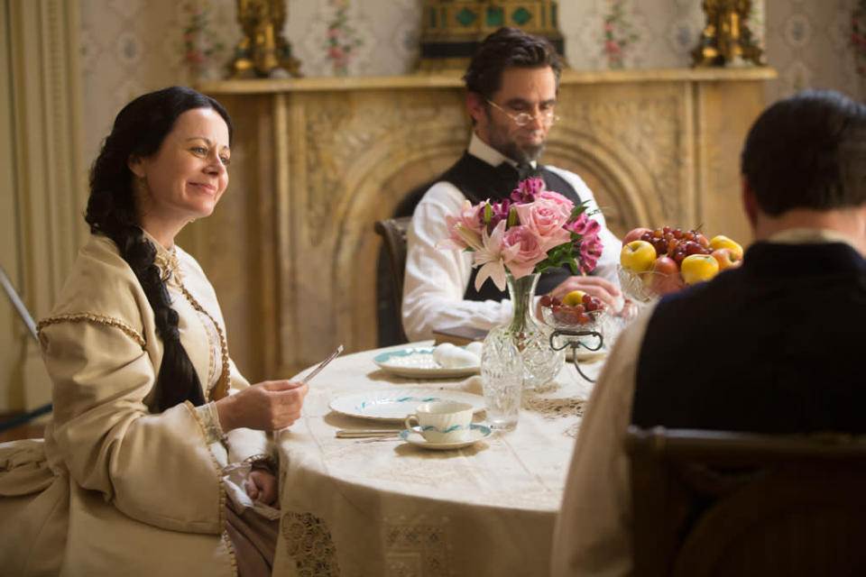 "Killing Lincoln" -- Geraldine Hughes, Billy Campbell