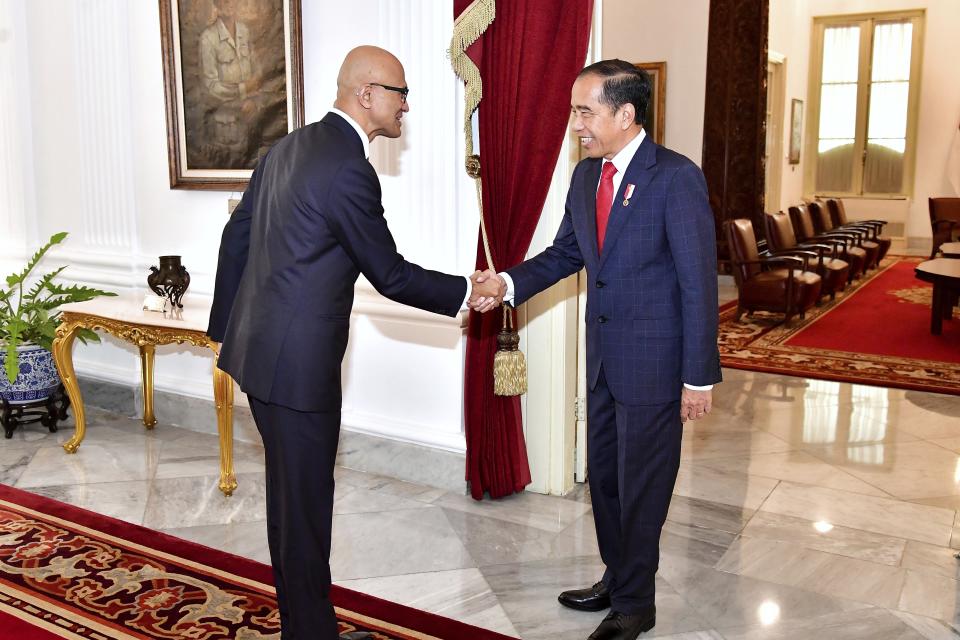 In this photo released by Indonesian Presidential Palace, Microsoft CEO Satya Nadella, left, shakes hands with Indonesia President Joko Widodo during a meeting at Merdeka palace in Jakarta, Indonesia, Tuesday, April 30, 2024. Microsoft will invest $1.7 billion over the next four years in new cloud and AI infrastructure in Indonesia, the single largest investment in Microsoft’s 29-year history in the country, said Nadella, on Tuesday. (Vico/Indonesian President Palace via AP)