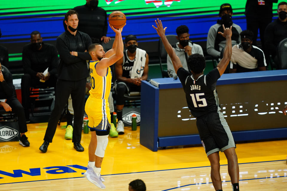 SAN FRANCISCO, CALIFORNIA - APRIL 25: Stephen Curry #30 of the Golden State Warriors shoots a three against Damian Jones #15 of the Sacramento Kings during the game at Chase Center on April 25, 2021 in San Francisco, California. NOTE TO USER: User expressly acknowledges and agrees that, by downloading and or using this photograph, User is consenting to the terms and conditions of the Getty Images License Agreement. (Photo by Daniel Shirey/Getty Images)