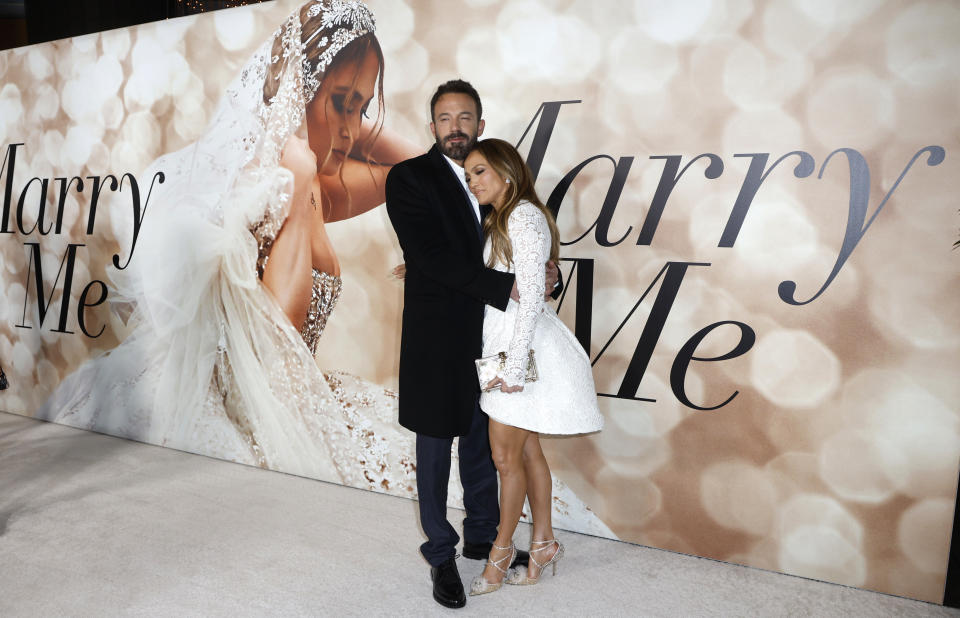 LOS ANGELES, CALIFORNIA - FEBRUARY 08:(L-R) Ben Affleck and Jennifer Lopez attend the Los Angeles Special Screening Of 