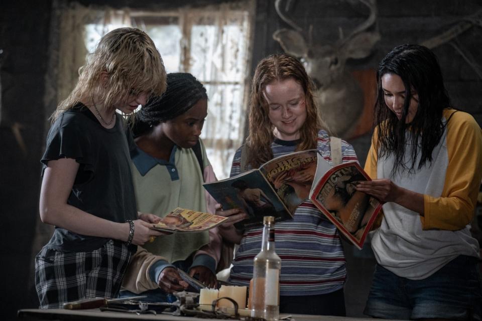 Sophie Thatcher, Keeya King, Liv Hewson and Alexa Barajas Plante flipping through magazines in Yellowjackets