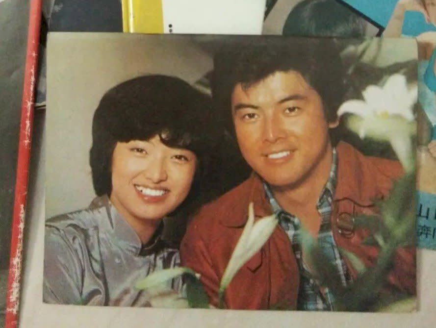 1980年代日本電視劇《血疑》男女主角山口百惠與三浦友和。（圖：作者提供）