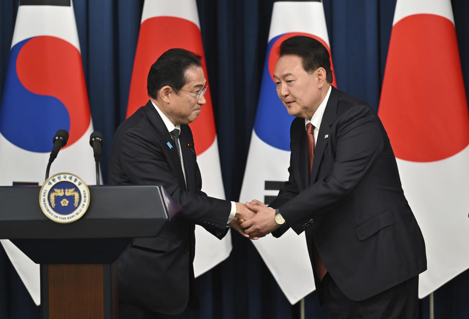 South Korean President Yoon Suk Yeol, right, shakes hands with Japanese Prime Minister Fumio Kishida during a joint press conference after their meeting at the presidential office in Seoul Sunday, May 7, 2023. The leaders of South Korea and Japan met Sunday for their second summit in less than two months, as they push to mend long-running historical grievances and boost ties in the face of North Korea’s nuclear program and other regional challenges. (Jung Yeon-je/Pool Photo via AP)