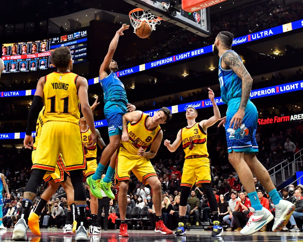 DEP-BAS HORNETS-HAWKS (AP)