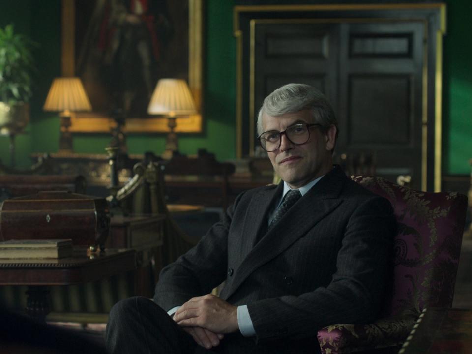 Jonny Lee Miller as Sir John Major in season five of The Crown (Netflix)