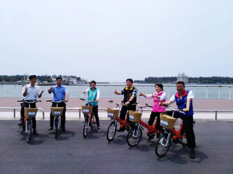 單車悠遊將軍漁港(圖片來源：台南市政府農業局)
