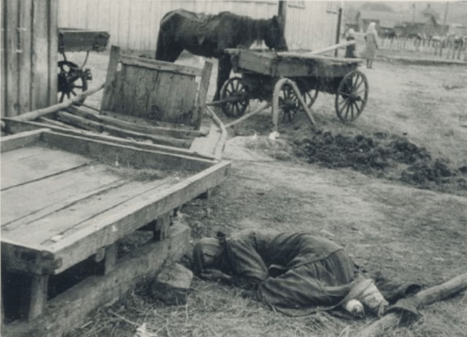 A victim of the Holodomor in the Kharkiv region, 1933 <span class="copyright">Alexander Wienerberger / Diocesan Archive of Vienna</span>