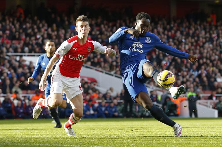 Everton's Romelu Lukaku (R) takes an unsuccessful shot at goal during the Premier League match against Arsenal in London on March 1, 2015