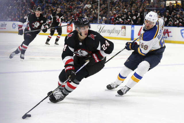 Skinner scores 2; Sabres win 6-2, to snap Blues' 7-game roll