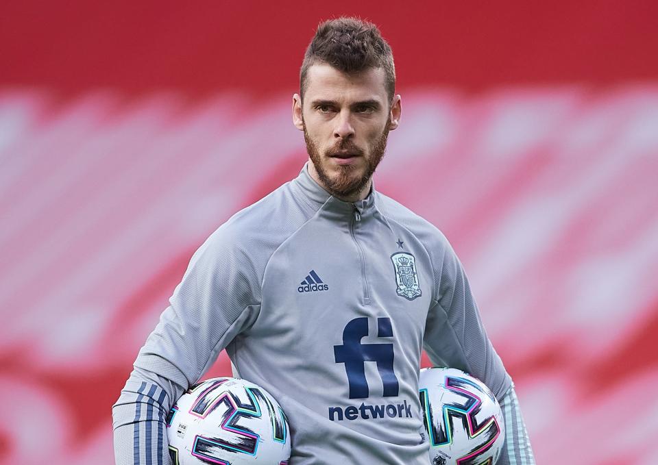 De Gea holds two soccer balls