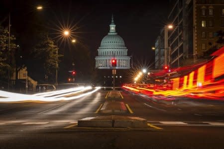 A red traffic light stands in front of the U.S. Capitol building in Washington September 30, 2013.  REUTERS/James Lawler Duggan