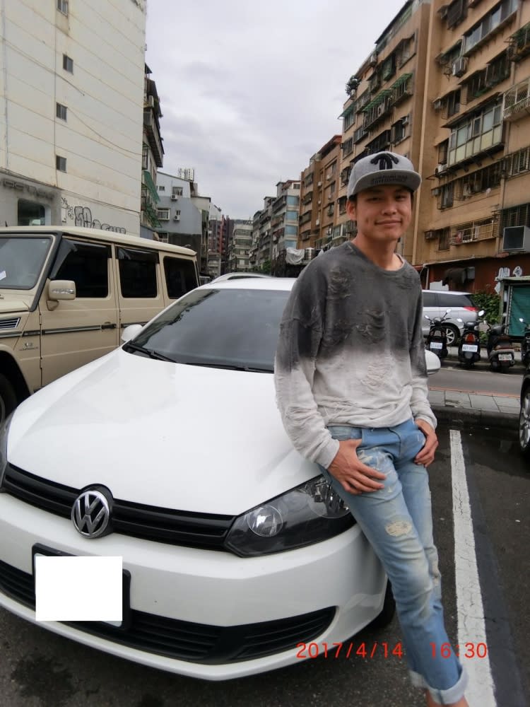 在車子的內裝上，黃鐙輝以安全為主，只裝了行車記錄器和胎壓偵測器。（圖／黃鐙輝提供）