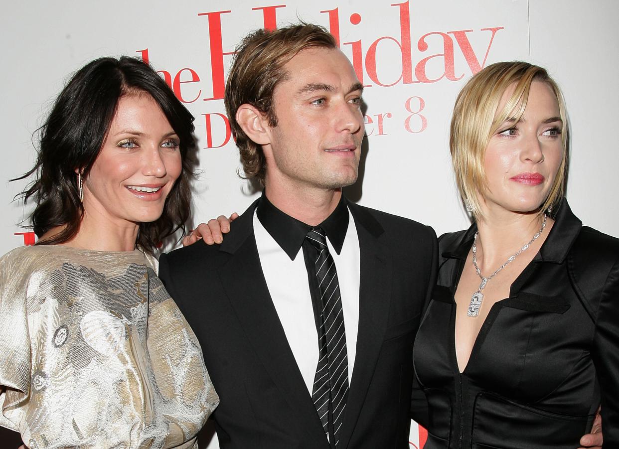 NUEVA YORK - 29 DE NOVIEMBRE: (L-R) Los actores Cameron Diaz, Jude Law y Kate Winslet asisten al estreno de 