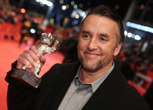 Richard Linklater freut sich über den Silbernen Bären bei der Berlinale 2014 (Bild: Getty Images)