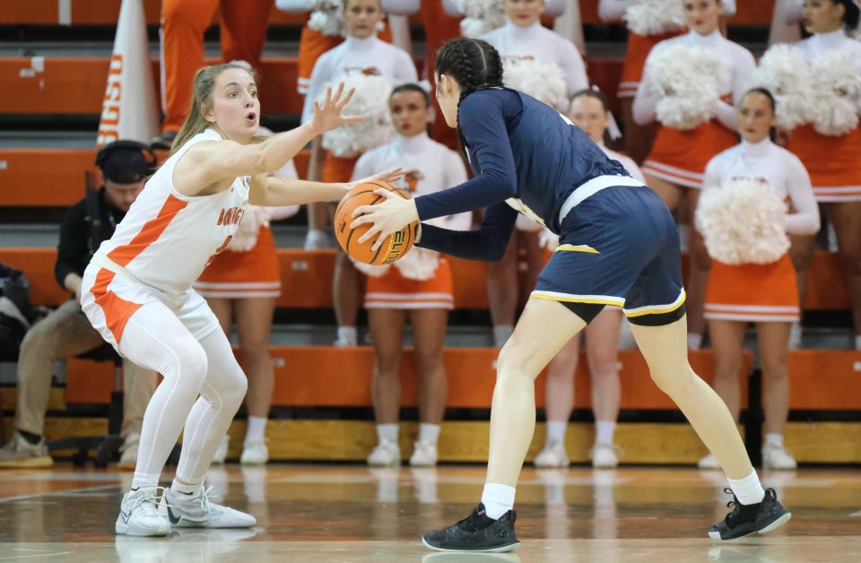 Kent State's Katie Shumate faces up against Bowling Green's Morgan Sharps on Jan. 27. Shumate and Sharps, Newark graduates, combined to score 56 points.