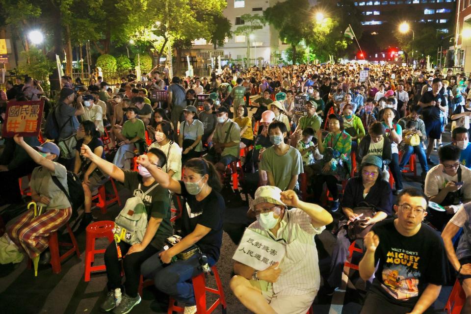 反對沒收罷免權．公民開講活動在濟南路舉行。廖瑞祥攝
