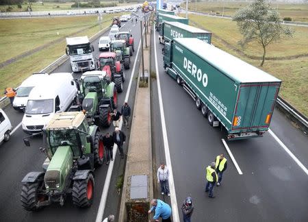 Harbor workers, truck drivers, farmers, storekeepers and residents attend a protest demonstration on the motorway against the migrant situation in Calais, France, September 5, 2016. REUTERS/Charles Platiau