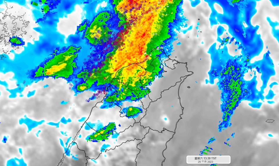 春雷已於下午靠近台灣。   圖 ：取自彭啟明臉書