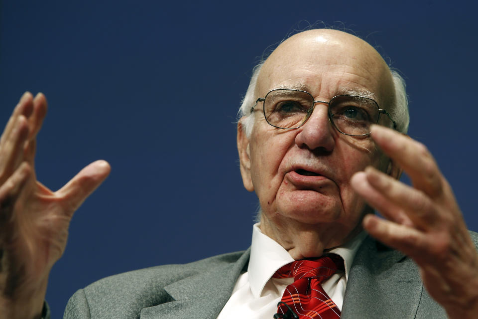 Former U.S. Federal Reserve Chairman Paul Volcker addresses the Bretton Woods Committee annual meeting at World Bank headquarters in Washington May 21, 2014. REUTERS/Jonathan Ernst  (UNITED STATES - Tags: POLITICS BUSINESS)