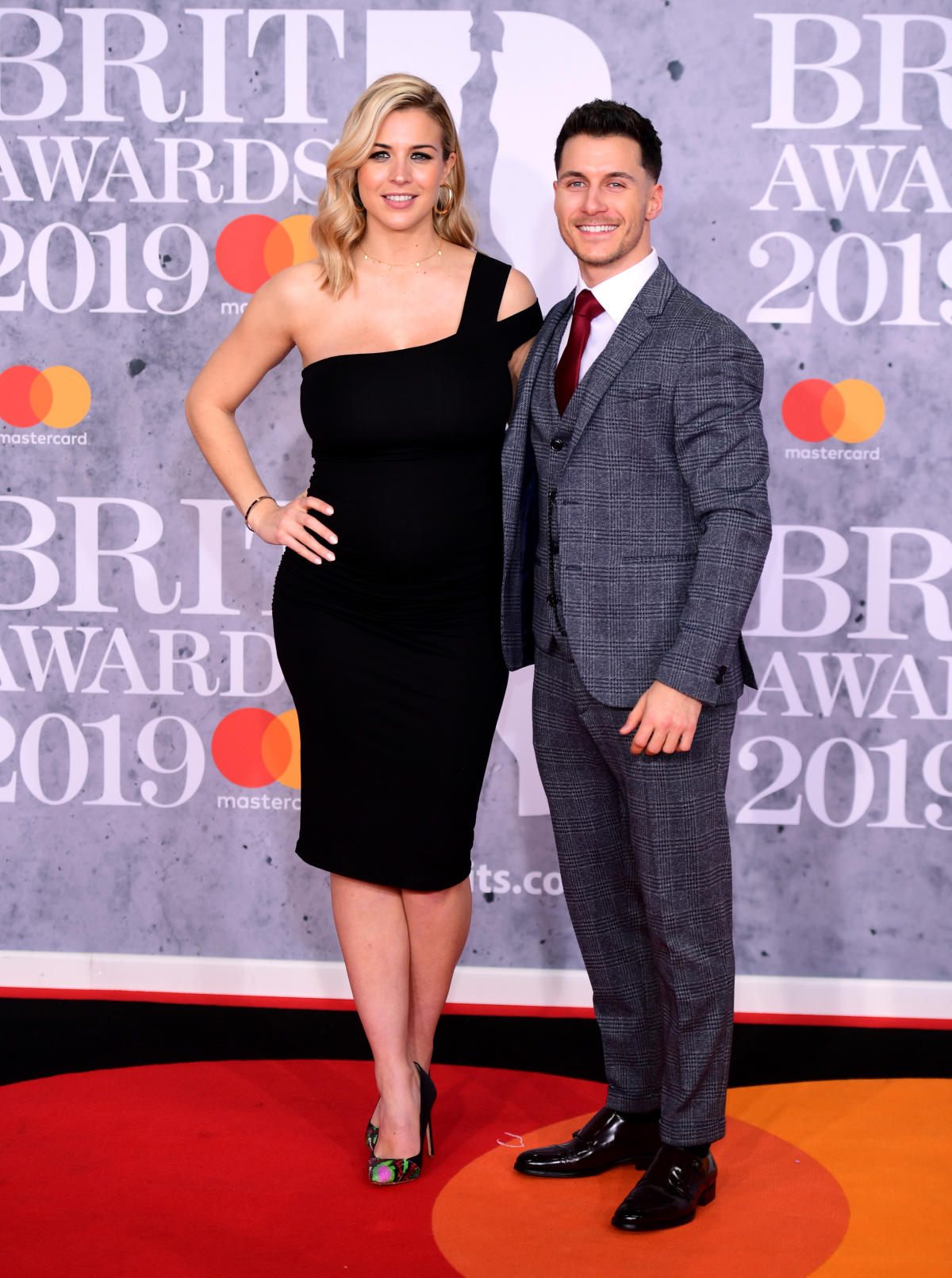 ¡vamos!  Gorka Márquez celebra la Eurocopa de España ante Gemma Atkinson