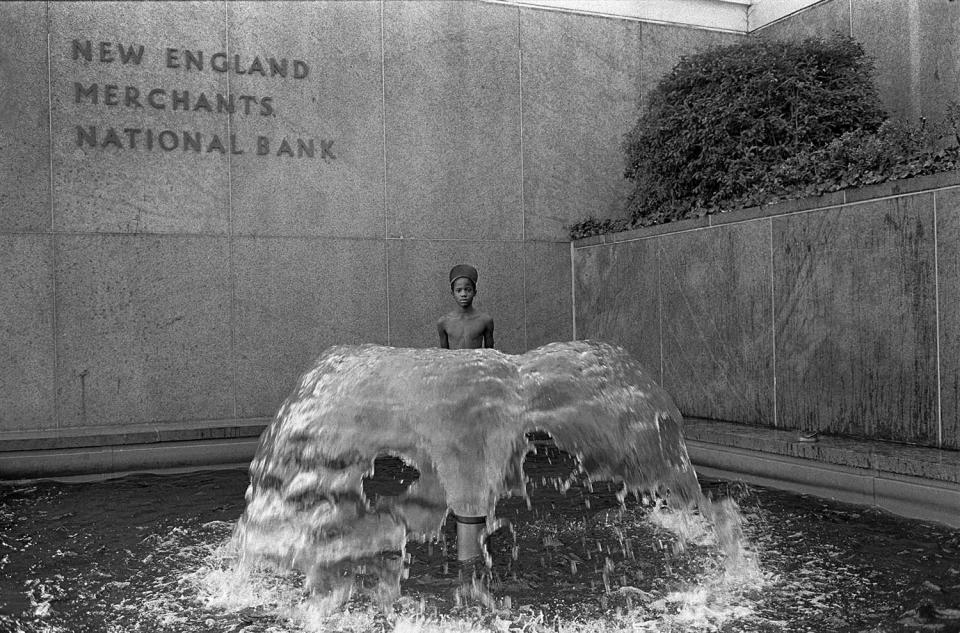 Richard Sandler’s ‘The Eyes of The City’ — photos of street life in Boston and New York, 1977-2001