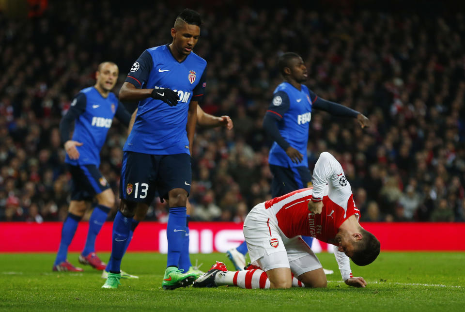 Football - Arsenal v AS Monaco - UEFA Champions League Second Round First Leg - Emirates Stadium, London, England - 25/2/15 Arsenal's Olivier Giroud looks dejected after missing a chance to score as Monaco's Fortuna Wallace Santos looks on Reuters / Eddie Keogh Livepic EDITORIAL USE ONLY.