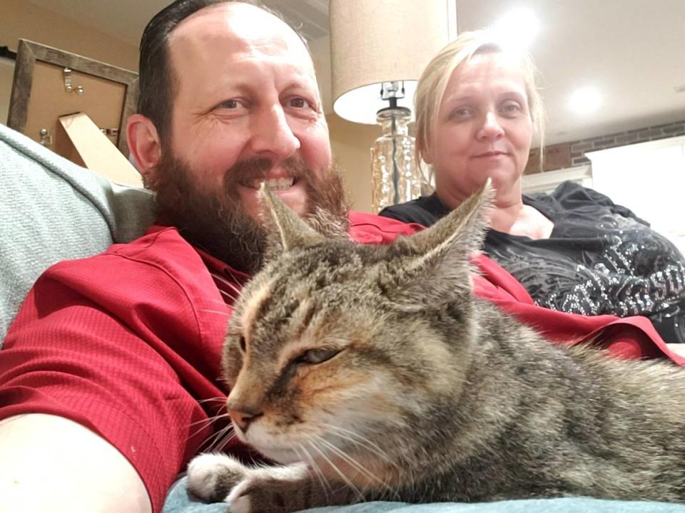 Jerry Read, left, and his wife Jane pose with Muffin the cat. The pet was recently found after it disappeared.