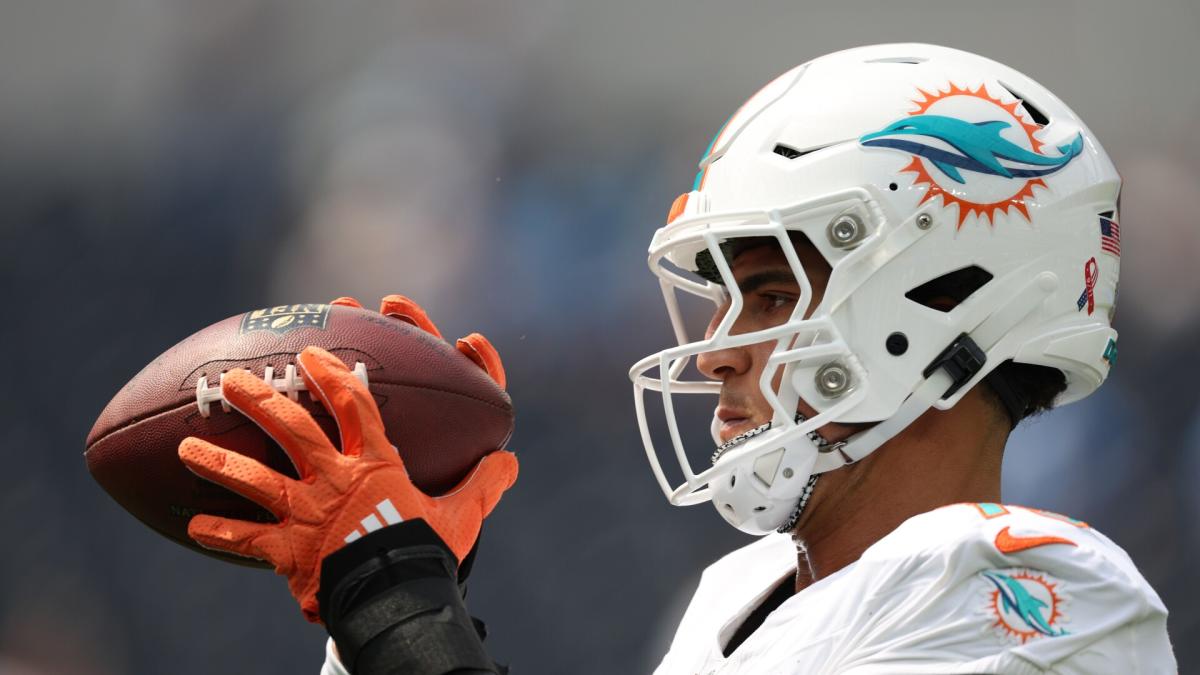 Miami Dolphins linebacker Jaelan Phillips (15) walks on the field ahead of  an NFL football game against the New York Jets, Sunday, Jan. 8, 2023, in  Miami Gardens, Fla. (AP Photo/Rebecca Blackwell