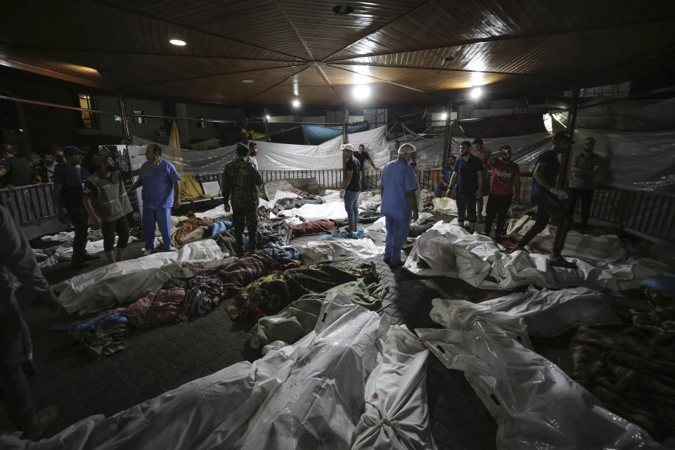 <strong>加薩城醫院遭襲擊，造成數百人喪生。（圖／美聯社）</strong>