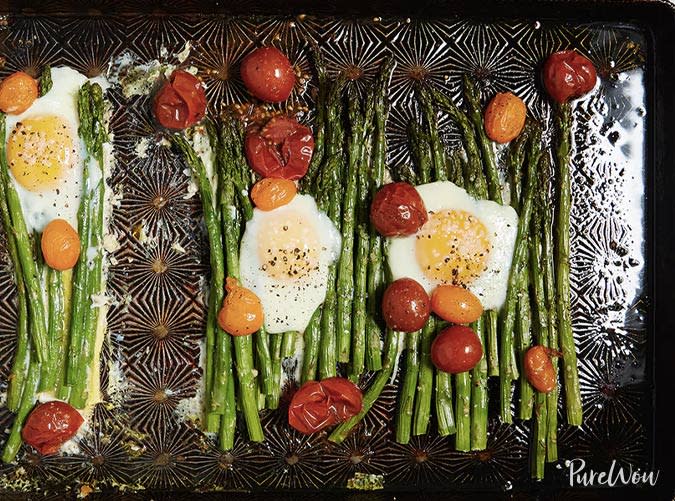 One-Pan Eggs with Asparagus and Tomatoes