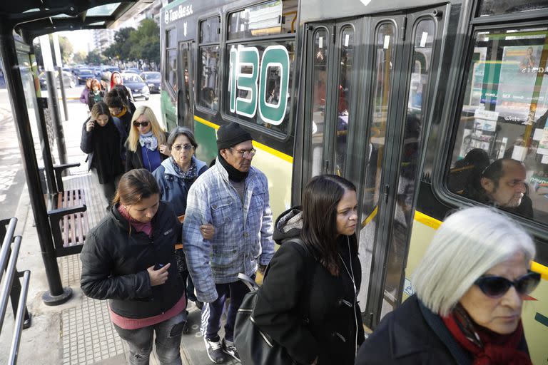 Expectativa entre los pasajeros por un posible paro de colectivos