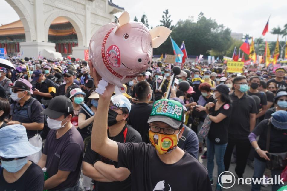 上萬民眾出來抗議。   圖:張良一/攝