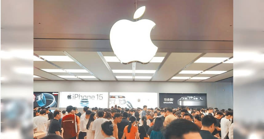 蘋果公布2023會計年度供應鏈名單，台灣廠商二進四出。（圖／中新社）