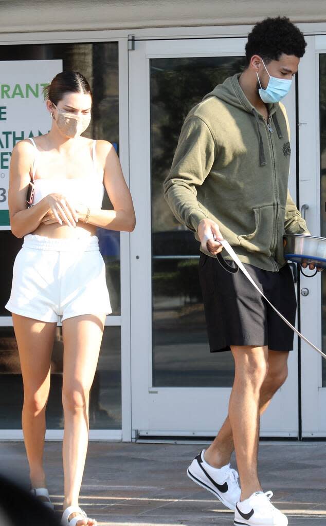 Kendall Jenner Wears Boyfriend Devin Booker's Phoenix Suns Hoodie Out in  LA: Photo 4521778, Kendall Jenner Photos