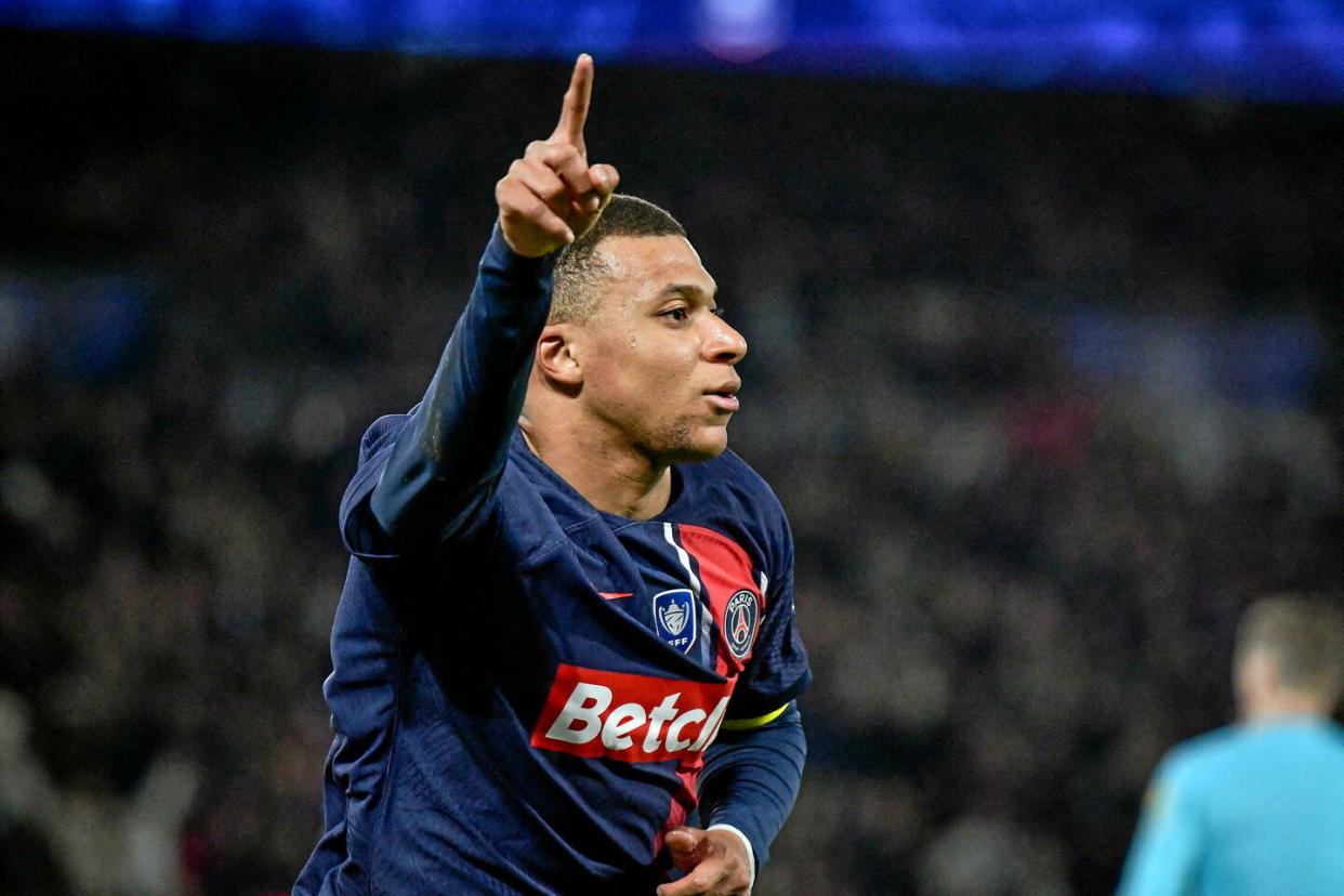 L'attaquant du Paris Saint-Germain Kylian Mbappé gagnerait environ six millions d'euros bruts par mois.  - Credit:Abdullah Firas / Abdullah Firas/ABACA