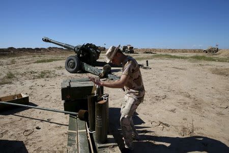 An Iraqi soldier is seen at his base in Makhmour, south of Mosul, April 17, 2016. REUTERS/Ahmed Jadallah